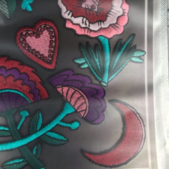 PATCHES - Picture 2 of 11